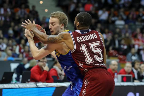 并帮助球队 并帮助球队