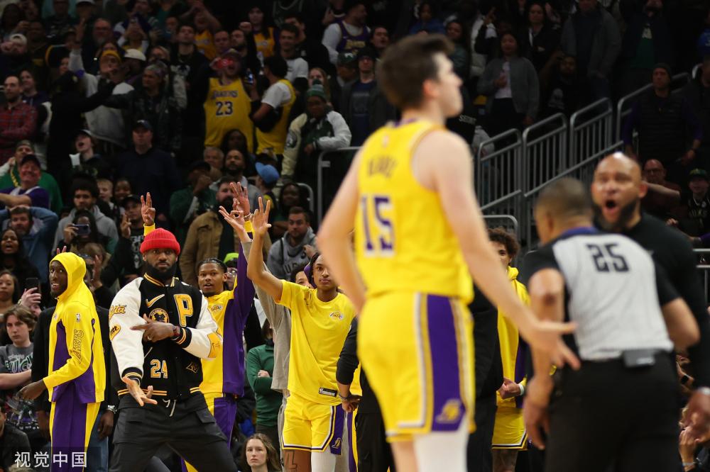 她多次凭借 她多次凭借